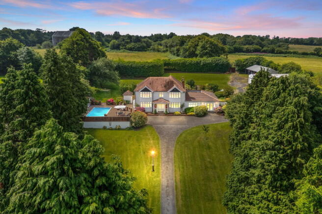 5 bed property, in 1126 Llangyfelach Road, £850,000