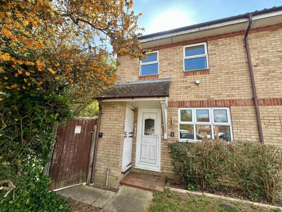 2 bed property, in Bainards Close, £174,995