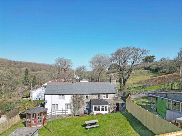 4 bed property, in Perrancoombe, £450,000