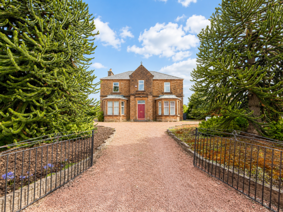 5 bed property, in Primrose Hill, £310,000
