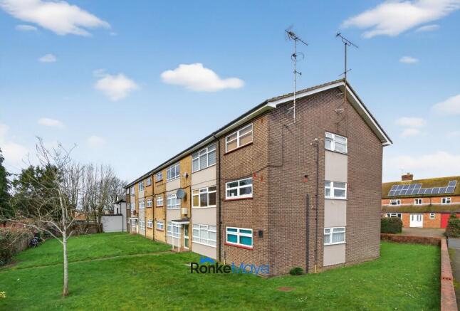 2 bed property, in Banstead Road, £250,000