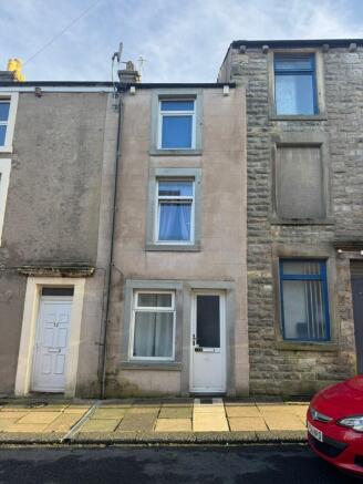 2 bed property, in Graham Street, £85,000