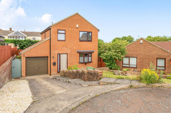 3 bed property, in Keating Close, £180,000