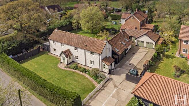 5 bed property, in Denham, £650,000