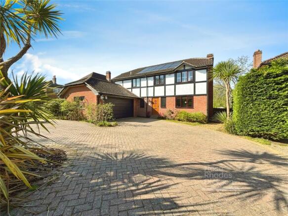 4 bed property, in Park Road, £645,000