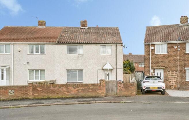 3 bed property, in The Oval, £100,000