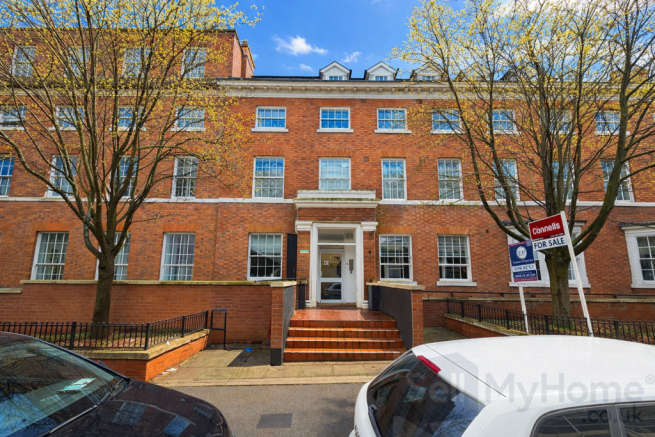 1 bed property, in Princess Road West, £105,000