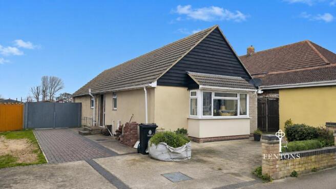 3 bed property, in Hall Lane, £275,000