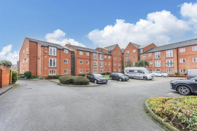 2 bed property, in Chaucer Street, £85,000