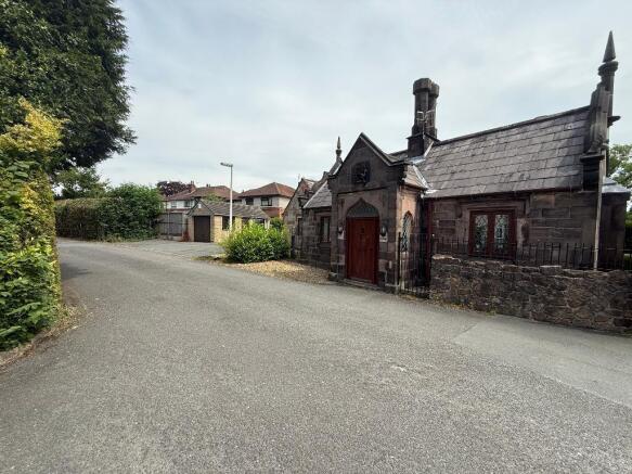 3 bed property, in Ash Bank Road, £300,000