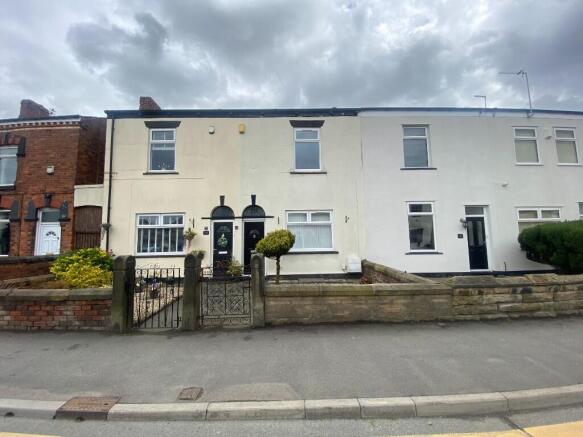 2 bed property, in Poolstock Lane, £145,000