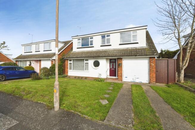 3 bed property, in Pippins Road, £325,000