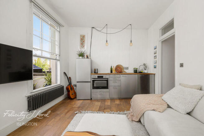 1 bed property, in Caledonian Road, £400,000