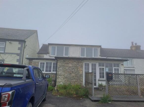 2 bed property, in Fore Street, £69,000