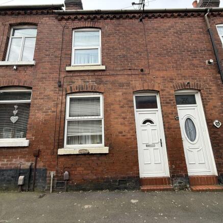 2 bed property, in Fell Street, £110,000