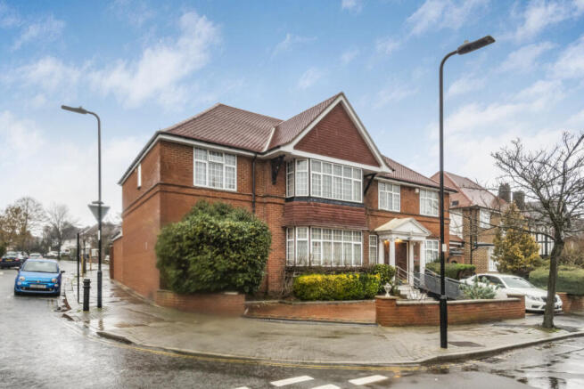 10 bed property, in Beaufort Road, £2,695,000