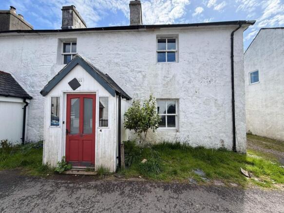 2 bed property, in 4 Kirkton, £150,000
