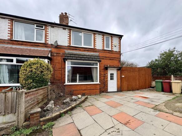 3 bed property, in Albert Grove, £220,000
