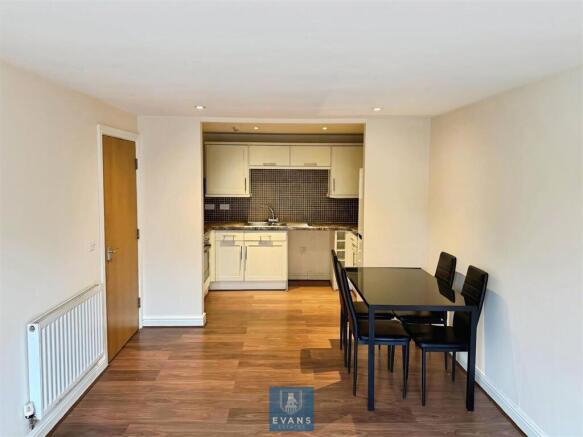 2 bed property, in Swan Lane, £100,000