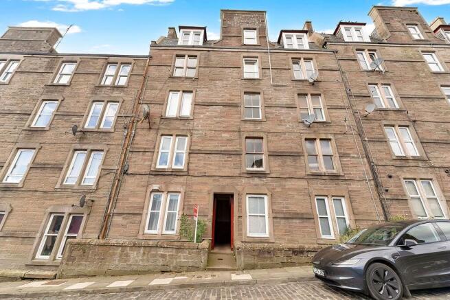 2 bed property, in Step Row, £125,000