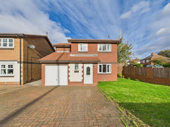 4 bed property, in North Drive, £280,000