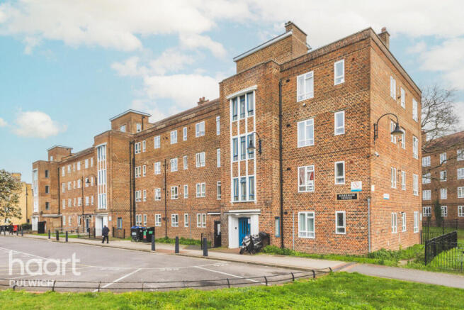 4 bed property, in Kingswood Estate, £500,000