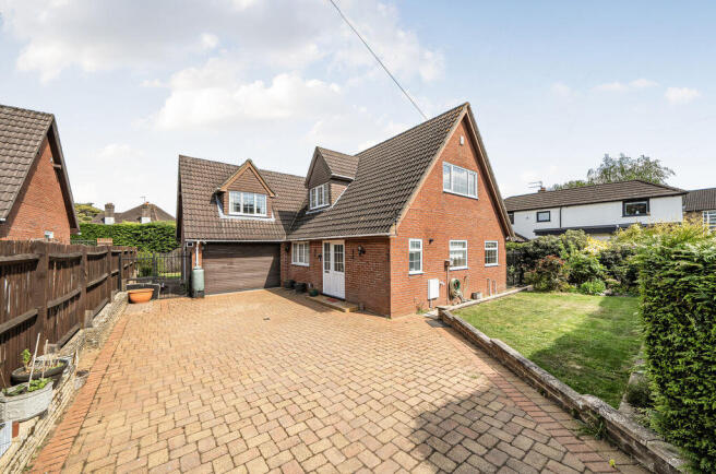 3 bed property, in Shrubland Road, £750,000