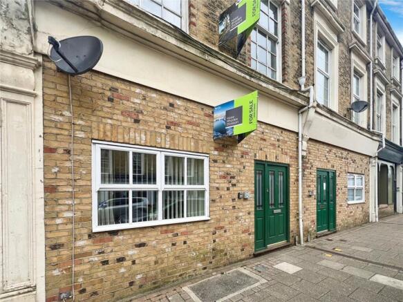 1 bed property, in Clarence Road, £175,000