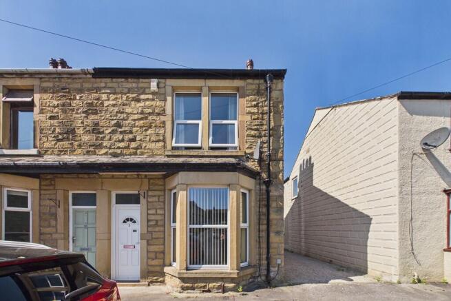 3 bed property, in 1 Alexandra Road, £160,000