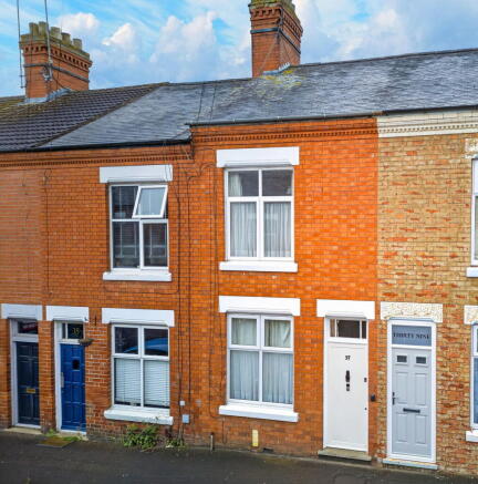 3 bed property, in Hearth Street, £210,000