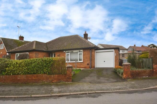 3 bed property, in Gregory Gardens, £425,000