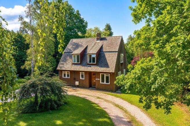 3 bed property, in Crossways, £600,000
