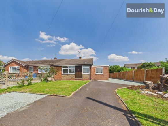 3 bed property, in First Avenue, £270,000