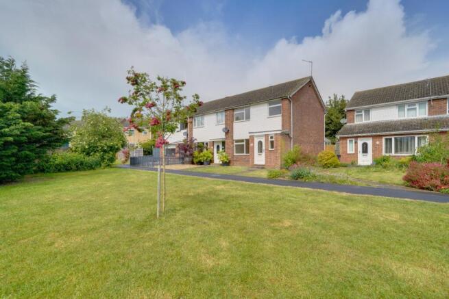 3 bed property, in St. Ives, £250,000