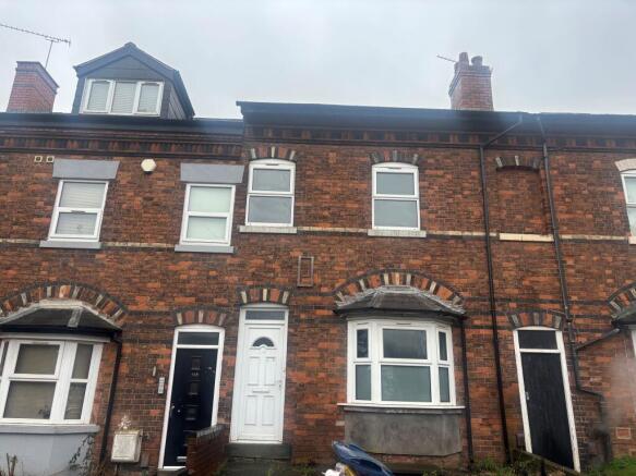 5 bed property, in Bristol Road, £390,000