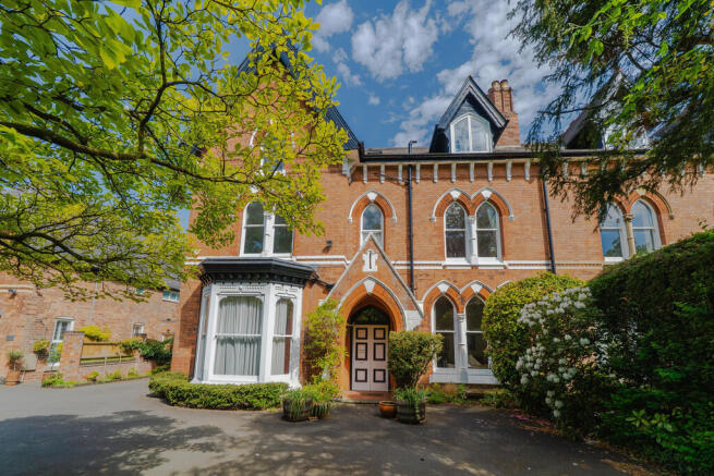 9 bed property, in Westfield Road, £1,295,000