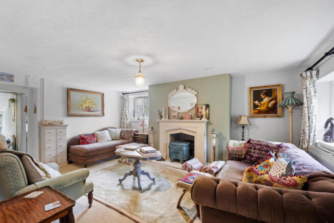 4 bed property, in Evershot, £400,000
