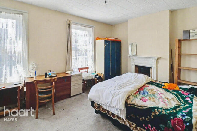 4 bed property, in Cromwell Road, £499,950
