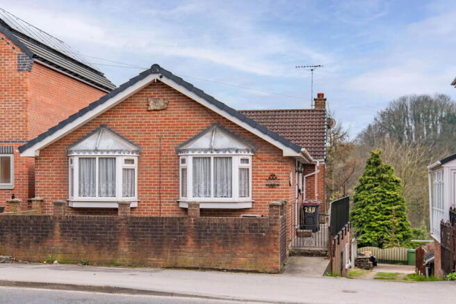 3 bed property, in Rotherham Road, £280,000