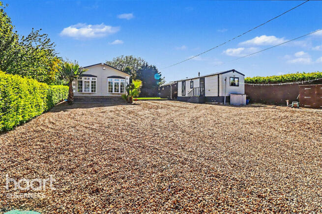 3 bed property, in Bell Farm Lane, £300,000
