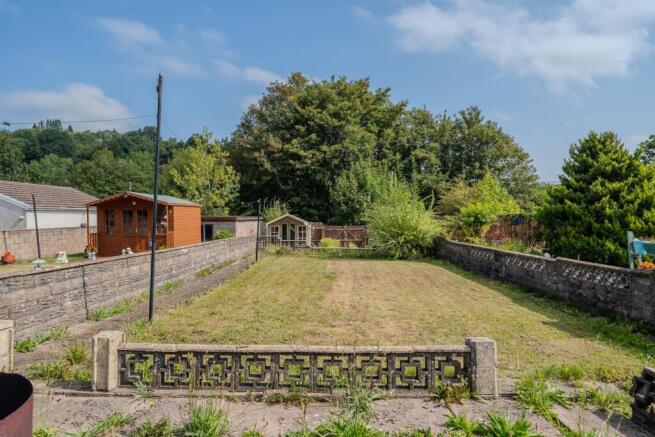 3 bed property, in Fountain Road, £245,000