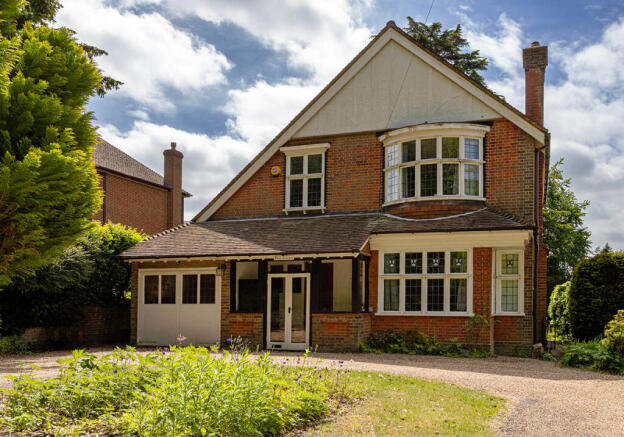 4 bed property, in Raglan Road, £1,325,000
