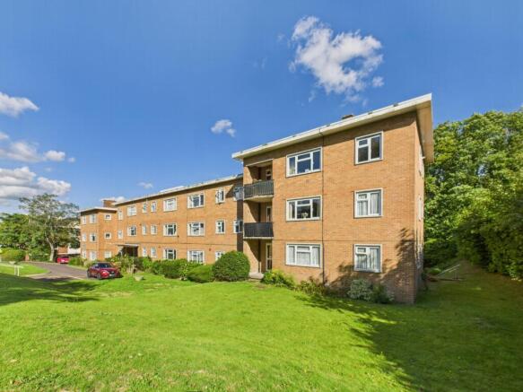1 bed property, in Boltro Road, £220,000