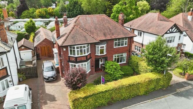 4 bed property, in The Paddock, £485,000