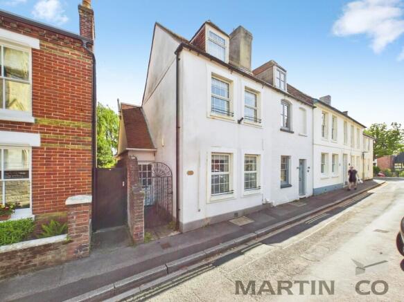 2 bed property, in Church Road, £295,000