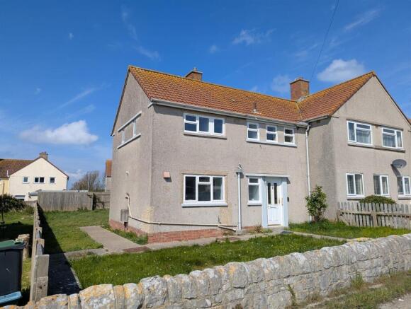 3 bed property, in Pound Piece, £200,000