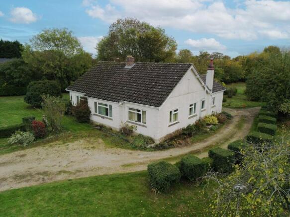 3 bed property, in Bushey Ground, £980,000