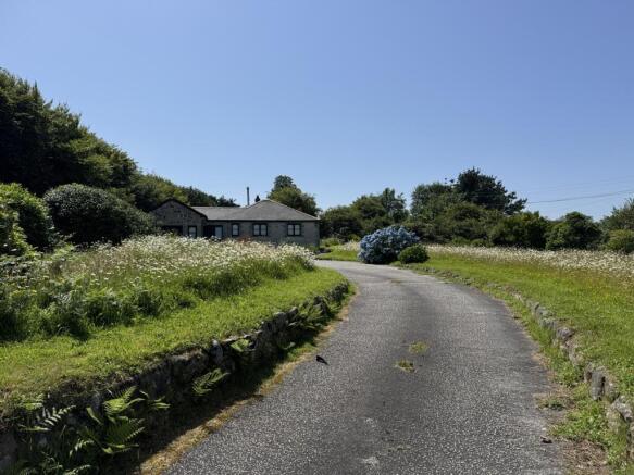 3 bed property, in Busveal, £750,000