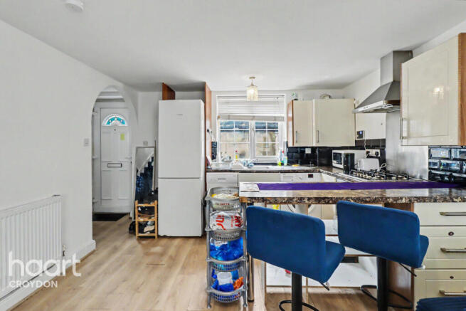 2 bed property, in Cobblestone Place, £325,000