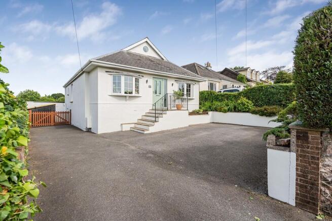 4 bed property, in Huxnor Road, £525,000